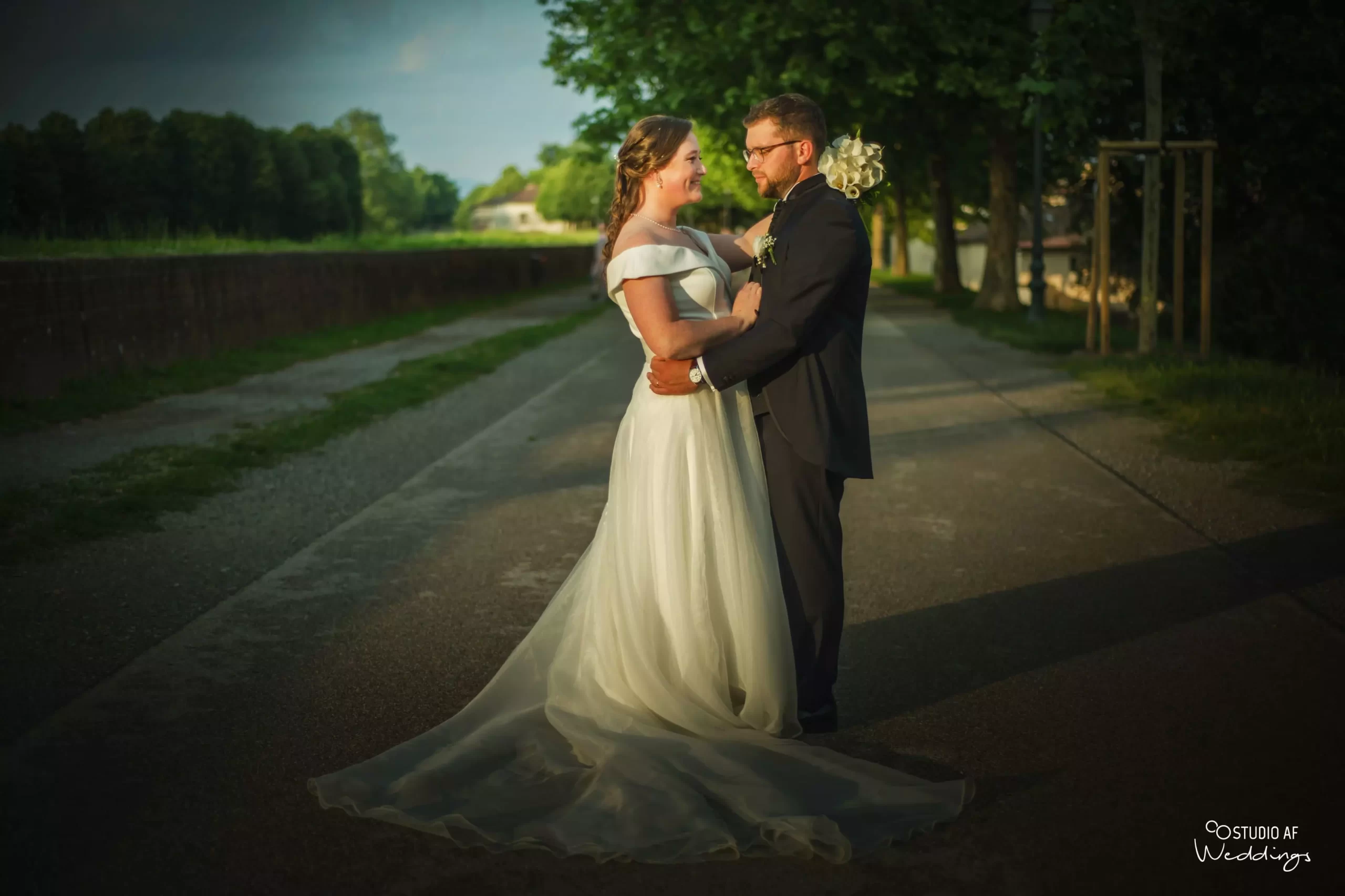 Matrimonio, amore e passione sulla passeggiata sopra le mura di Lucca