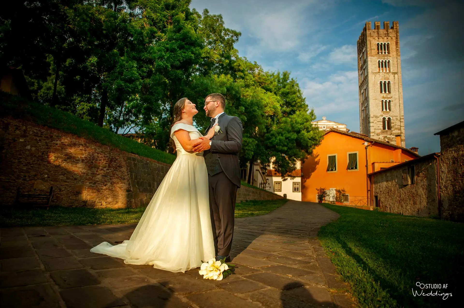 Matrimonio a Lucca con Torre Guinigi sullo sfondo